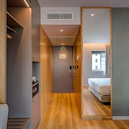 Acta The Clover Hotel